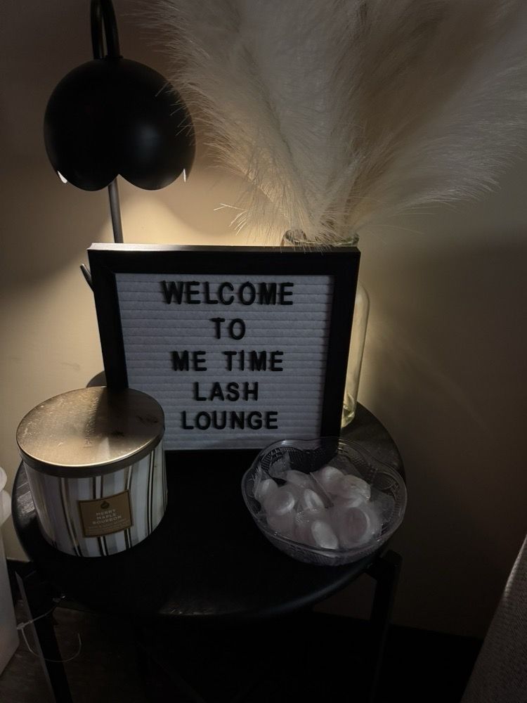Me Time Lash Lounge Logo