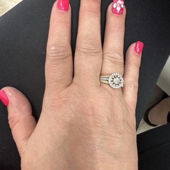Hanson Luxury Nail Bar - Pink nails with the white flower - Nail Salons Near Me - Hanson, Massachusetts Hanson Luxury Nail Bar - Pink nails with the white flower - Nail Salons Near Me - Hanson, Massachusetts