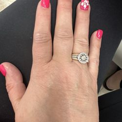 Hanson Luxury Nail Bar - Pink nails with the white flower