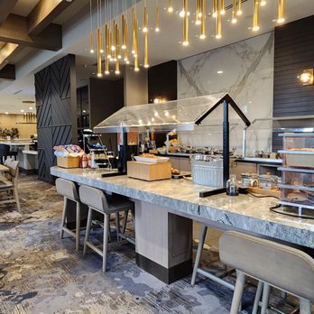 DoubleTree by Hilton Raleigh Midtown - Hotels Near Me - Raleigh, North Carolina