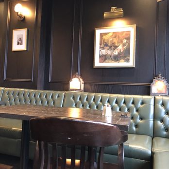 Thornhill Pub - Decor of interior - Pubs Near Me - Vaughan, Ontario