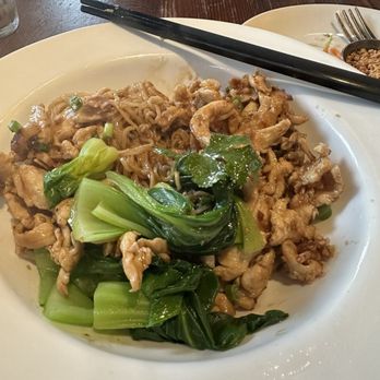 Summer Buffalo - Garlic Chicken Noodle - Thai Near Me - Los Angeles, California Summer Buffalo - Garlic Chicken Noodle - Thai Near Me - Los Angeles, California