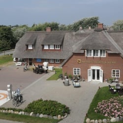 Das ist das ganze Haus von Oben eine Hälfte Bäcker Speck die andere Hälfte Apartements & Mehr