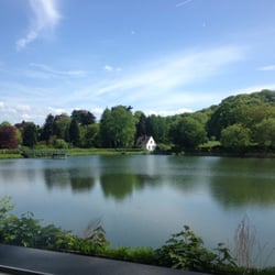 Haus am See - Aussicht von innen auf den See