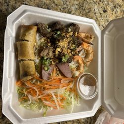 V Pho - Bun "Dac Biet" or Bun Special.