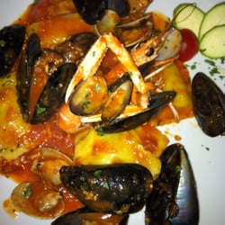 Il Dandano - Ravioli di branzino con frutti mare e scampi