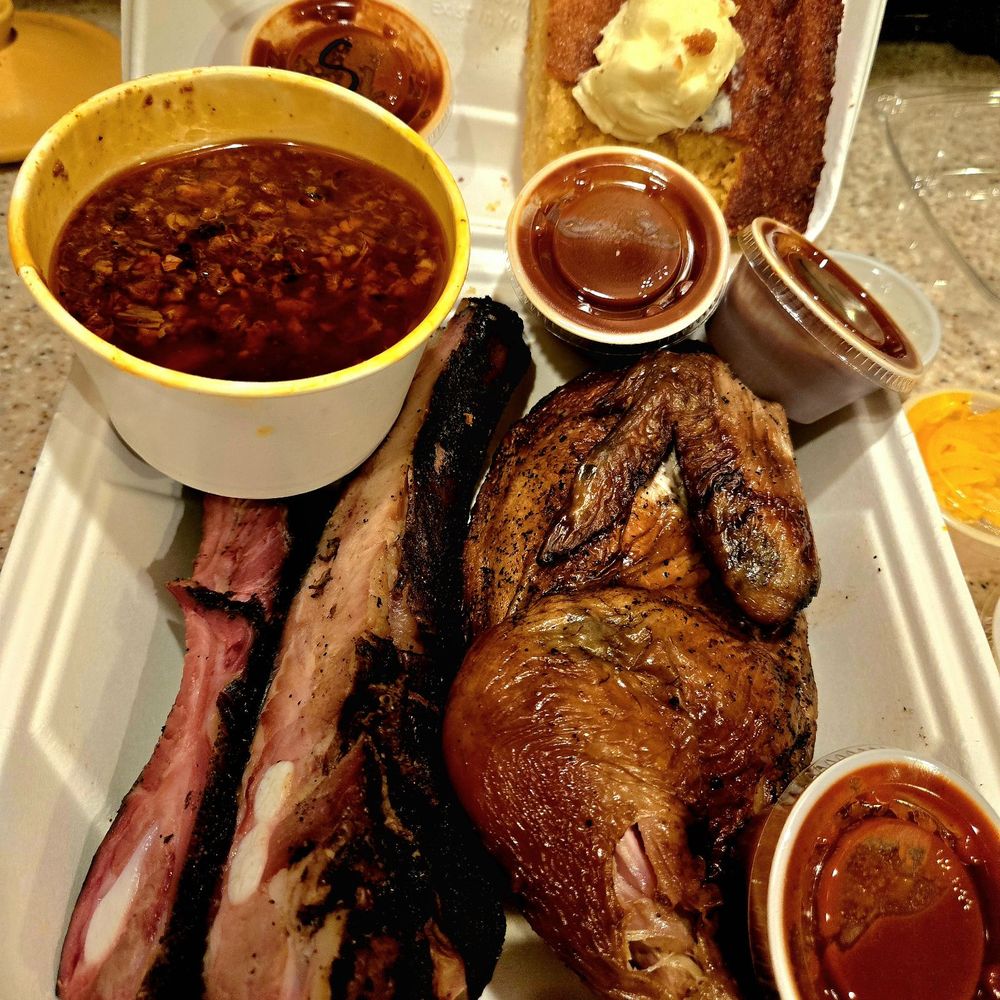 Jack's BBQ - Bellevue - St louis ribs and chicken with all meat chili no beans with corn bread - Cocktail Bars Near Me - Redmond, Washington