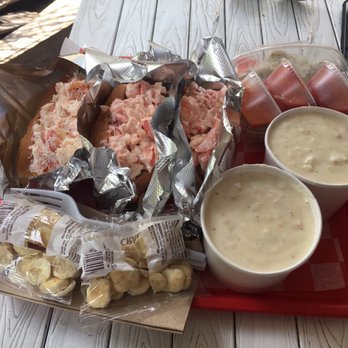 James Hook & Co - Lobster roll, crab roll, clam chowder - Seafood Near Me - Boston, Massachusetts