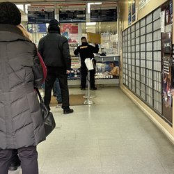 US Post Office - Lady took a 2 hour lunch break