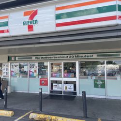 7-Eleven - Exterior