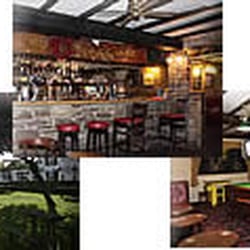 Coach & Horses Inn - Coach bar and garden