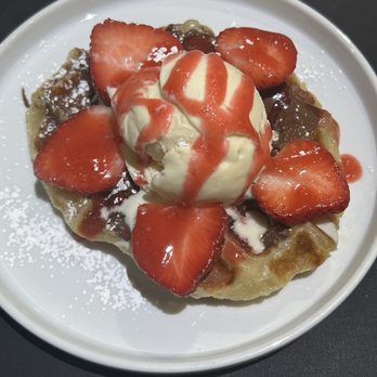 Wicked Snow - Strawberry Nutella croffle - Desserts Near Me - Austin, Texas