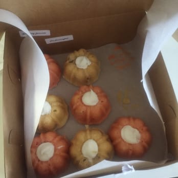 Bundts On Melrose - Hummingbird and strawberry lemonade bundt cakes - Desserts Near Me - Long Beach, California