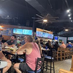 Savvy's Bar & Grill - Pretty crowded for Monday Night Football