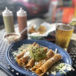 Real Mexico Restaurant Y Tienda - Taqueria