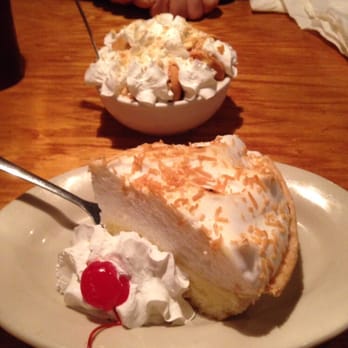 Goodson's Café - Coconut cream pie and a banana pudding - American Near Me - Tomball, Texas Goodson's Café - Coconut cream pie and a banana pudding - American Near Me - Tomball, Texas