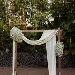 Green Bench Flowers - Sad lack of flowers compared to my inspiration photo I sent them