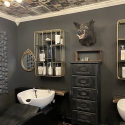 Hair Havok - The washroom