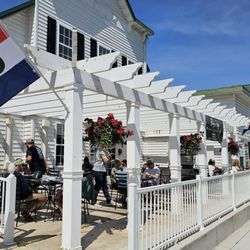 Big Easy Bagel And Beignet - Great outdoor seating