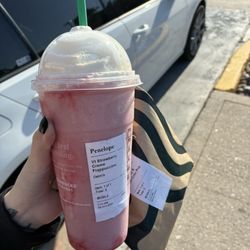 Starbucks - Venti Strawberry Cream Drink