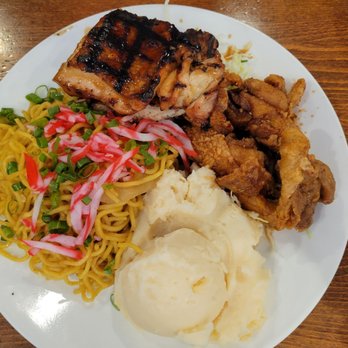 Tanaka Saimin - Yakitori chicken and fried shoyu chicken (tasted similar to Korean fried chicken) with fried saimin and mash potatoes - Japanese Near Me - Honolulu, Hawaii