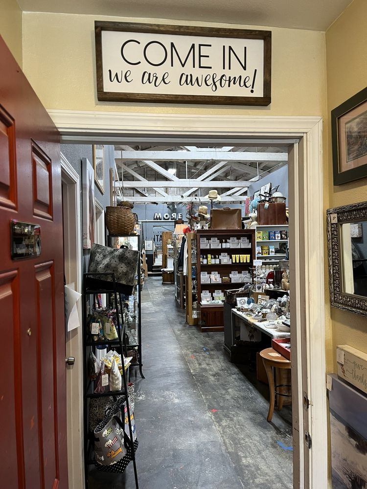 KALAMA VINTAGE WAREHOUSE Updated October 2024 94 Photos 134 N 1st