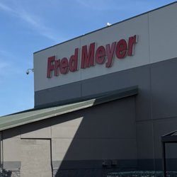 Fred Meyer - Main entrance to FM Newport Oregon