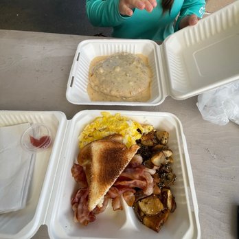 Papa Ole's - Mac Nut Short Stack and Breakfast Plate - Hawaiian Near Me - Hauula, Hawaii