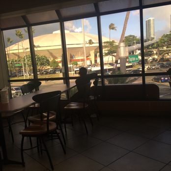 Jack in the Box - Good view. But dirty tables - Tacos Near Me - Honolulu, Hawaii