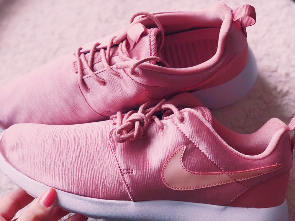 LADY FOOT LOCKER Updated July 2024 1689 Arden Way, Sacramento, California Shoe Stores