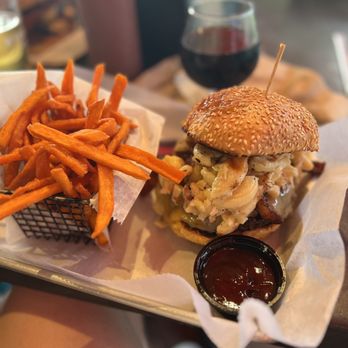 Brgr Stop - Mac n cheese burger - Burgers Near Me - Coconut Creek, Florida