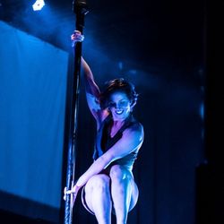 Freestyle Fitness - Lady Phoenix performing a remixed Pole routine to "Singing in the Rain"