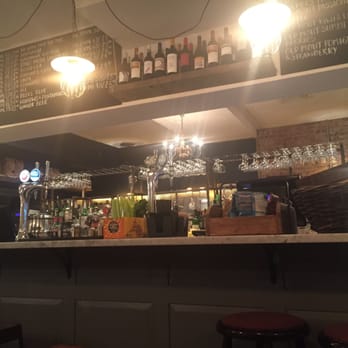 The Whippet Inn - The bar - British Near Me - London, XGL