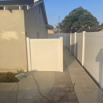 Casa Valenzuela Construction - Fence with small 4' fence to hide pool equipment - General Contractors Near Me - Corona, California