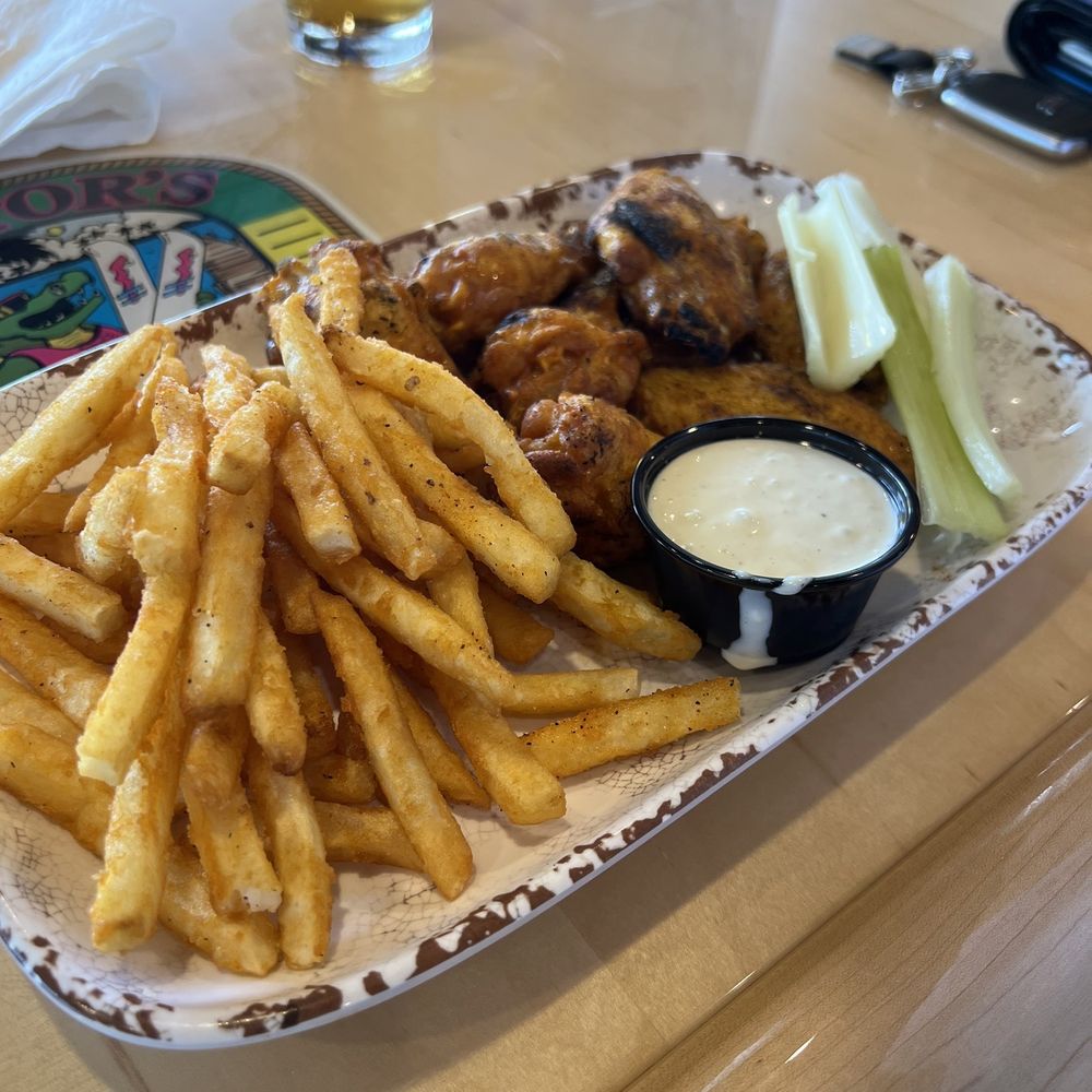 Gator’s Dockside - O Town West - Grilled wings - Sandwiches Near Me - Orlando, Florida
