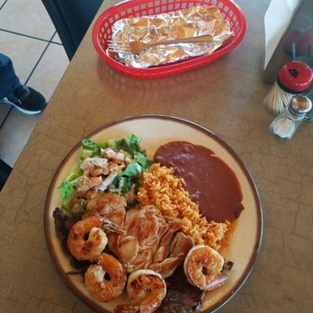 Rinconcito Salvadoreno - Cielo mar y tierra, tortilla de mais hechas a mano  Delicious - Salvadoran Near Me - Vallejo, California