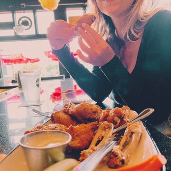 The Albion Manor - Dry rub wings - British Near Me - Chicago, Illinois