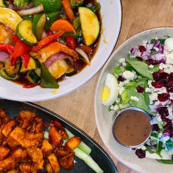 105-Ten Bar & Grill - Vegetable stir fry, sticky bites, build-your-own salad - Bars Near Me - Briarcliff Manor, New York