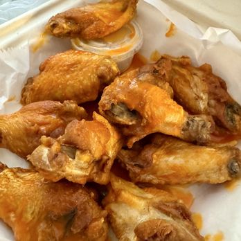 Crowley's - Mild wings - Dive Bars Near Me - Painesville, Ohio