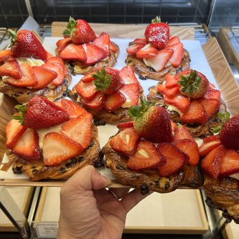 Paris Baguette - Strawberries on lemon cream and chocolate chip pastry - Bakeries Near Me - Brea, California Paris Baguette - Strawberries on lemon cream and chocolate chip pastry - Bakeries Near Me - Brea, California