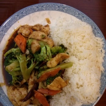Yum Yum Express - Chicken and broccoli with steamed rice. - Thai Near Me - Lincoln Park, Michigan
