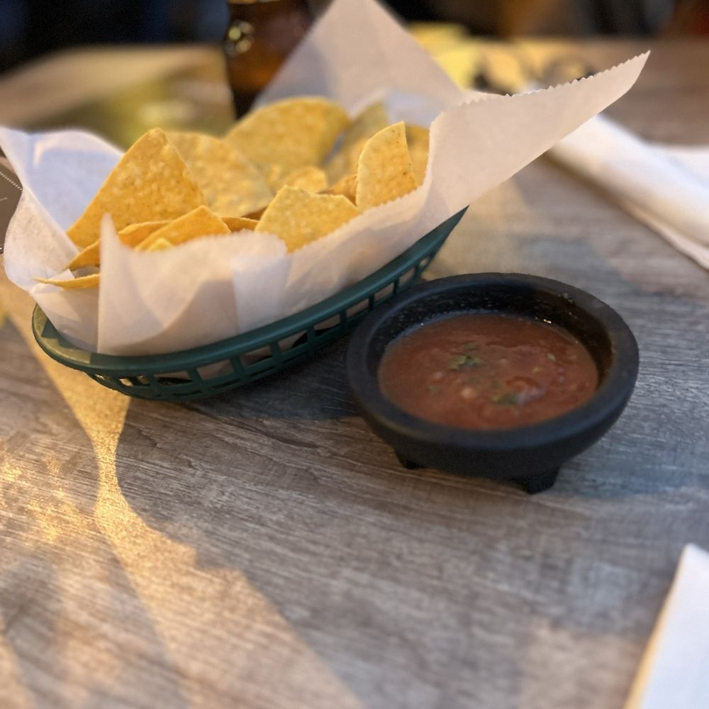 Chip's and Individual sauce