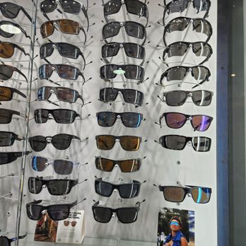 Billabong - Oakley sunglasses - Men's Clothing Near Me - Universal Cty, California Billabong - Oakley sunglasses - Men's Clothing Near Me - Universal Cty, California