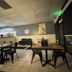 916 Stone Oven Pizza - Seating