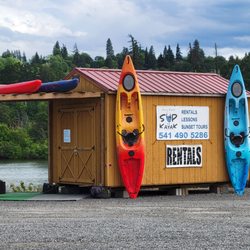 Hood River Waterfront Park - Kayak rentals & sunset kayak tours on west end of park