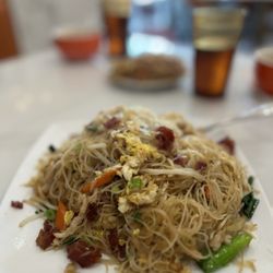 Noriega Star Restaurant - Stir fry rice noodles .. good!