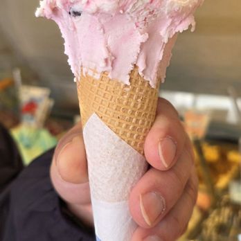 Crema di Gelato - Strawberry cone - Ice Cream & Frozen Yogurt Near Me - Lagos, 20 Crema di Gelato - Strawberry cone - Ice Cream & Frozen Yogurt Near Me - Lagos, 20