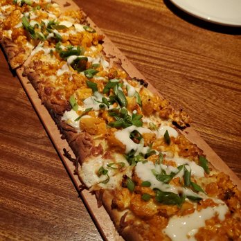 Seasons 52 - Summer menu - buffalo cauliflower Flatbread 10/10 - New American Near Me - Lone Tree, Colorado