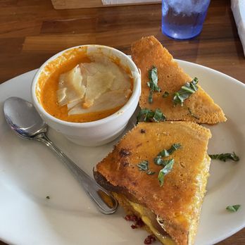 Hollywood Beach Cafe - grilled cheese and tomato bisque - Breakfast & Brunch Near Me - Oxnard, California