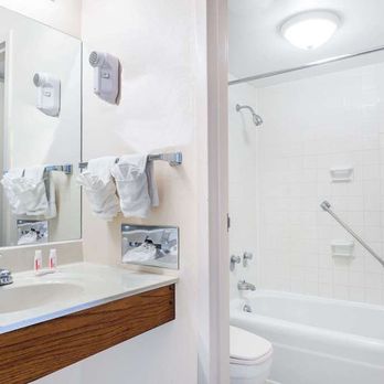 Knights Inn Wabash - Guest room bath - Hotels Near Me - Wabash, Indiana Knights Inn Wabash - Guest room bath - Hotels Near Me - Wabash, Indiana